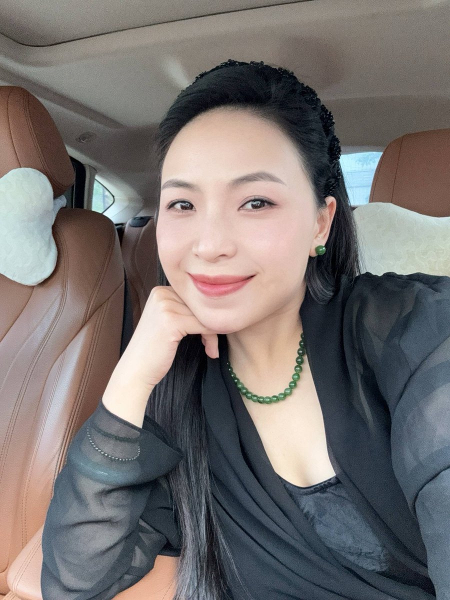 MemayeLe's tweet photo. 快步入四十的年纪才懂得让自己慢下来享受生活的美好，事业上的成功弥补不了生活上的乏味，所以决定来这里寻求一些不一样的体验，不知道能不能得到你们的喜欢～ https://t.co/emGqq56cdv