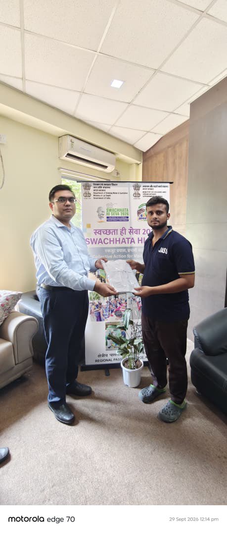 rpokolkata's tweet photo. Under #SwachhataHiSeva campaign 2026, Regional Passport Officer felicitated the cleaning staff - 'Safai Mitra' for their contribution towards keeping the RPO premises clean.

@MEAIndia @passportsevamea https://t.co/nuSydSHwqV