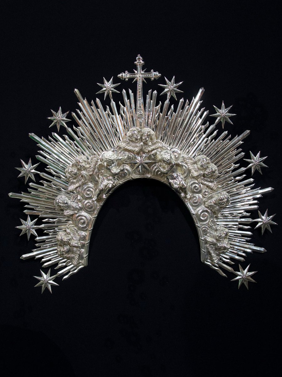 apdesamparados's tweet photo. 🟤 𝐄𝐒𝐓𝐑𝐄𝐍𝐎𝐒 • Nueva diadema de plata para María Santísima de la Salud.

Tras la Misa de Agrupación de ayer se presentó la nueva pieza para el ajuar de Nuestra Madre. Se trata de una diadema donada por un grupo de hermanas que estrenará en el próximo Rosario Vespertino. https://t.co/POuf7rggaS