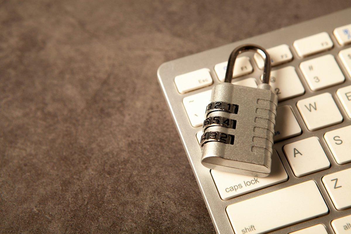 TUXEDOComputers's tweet photo. 🔐 FIDO2 kann unter Linux mehr als Web-Logins.

Mit pam-u2f wird der FIDO2-Key zum Login-Schlüssel – für sudo, su oder den grafischen Login.

Einstecken. Berühren. Authentifiziert.

Weiterlesen: https://t.co/NvLsa5Rpnp

#Linux #FIDO2 #CyberSecurity https://t.co/9qIKMwq3A2