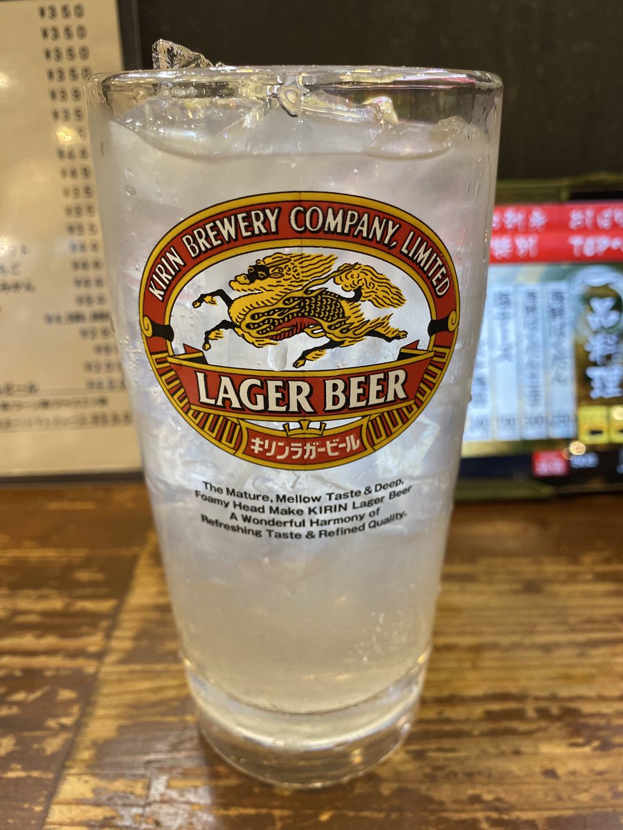 hideh06's tweet photo. さて…、居酒屋です❗️

久しぶりに、晩杯屋　上野
なんだか刺身な気分だったので、

クジラ刺し、カンパチ、
本日おすすめの甘エビ美味い❗️
レモンサワーで乾杯です🍻
#晩酌
#居酒屋
#晩杯屋
#刺身 https://t.co/Lo35aPYTJh
