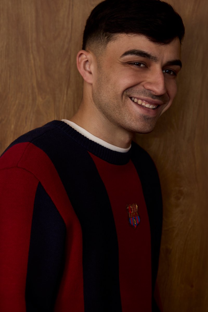 FCBarcelona's tweet photo. Wear the history ✨

The new 1992/95 retro collection is now available at Barça Botiga! 💙❤️

🛒 https://t.co/RH1FX38m1r https://t.co/7ZwYhZrdHO