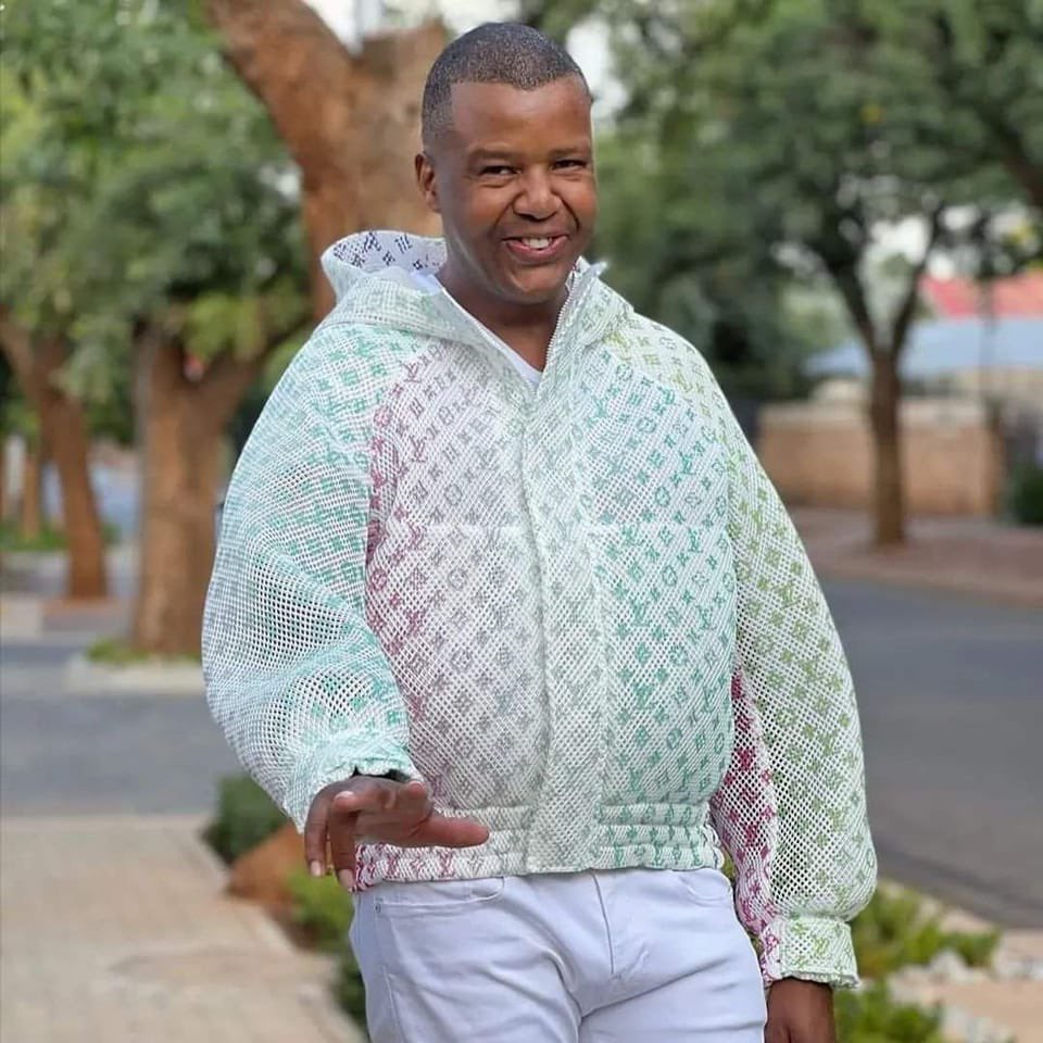 AdvoBarryRoux's tweet photo. Did you remember a story of a car Hi-jacking &amp; Heist King-pin Prince "Mongol" Mahlangu who was shot dead in Sunnyside PTA by a suspect driving a white VW polo in Sep 2022; that suspect was Vusimusi Cat Matlala as per #MadlangaCommission. Matlala has been on the killing spree https://t.co/3hf1fbeGnm