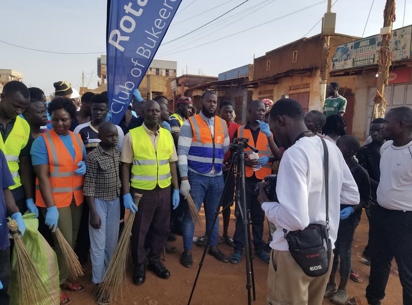 RACBukerere's tweet photo. The rotaract club of bukerere and the Rotary club of bukerere during the community  clean up day from Misindye  to Joggo 
Thank you to each and everyone who participated in the activity
#rotaractbukerere https://t.co/ywRaffa7b1