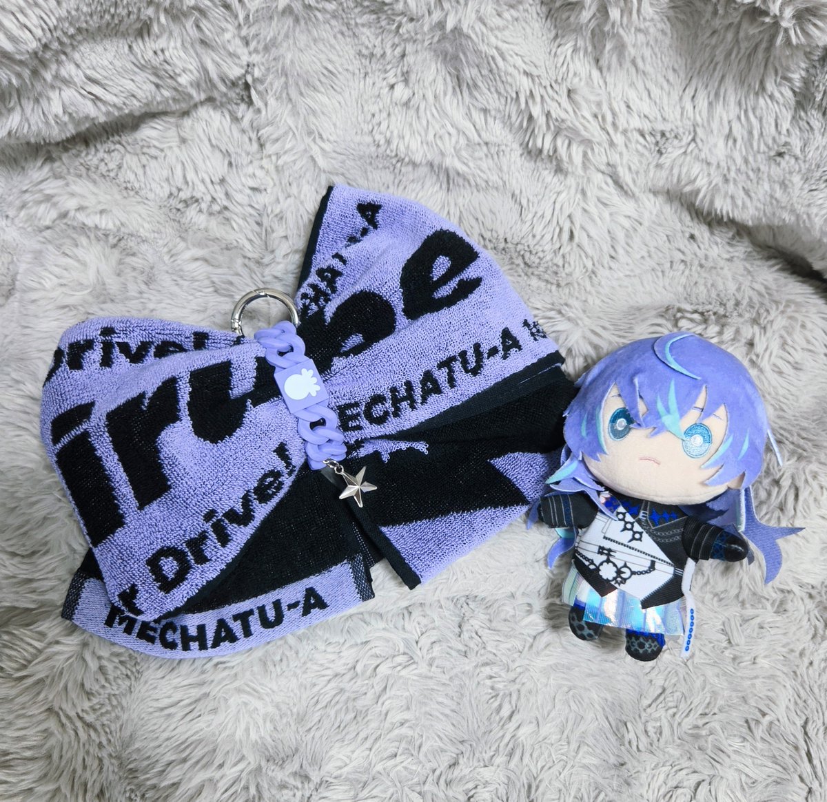 _25teA_'s tweet photo. ライブタオル、リボンにするとめちょ可愛いですჱ̒^ᴗ ̫ ᴗ^
推し概念のチャーム付けるとさらに可愛いかもしれない…!!

(長時間しすぎるとタオルに後が着くので要注意です🙂‍↕️) https://t.co/zlJgDsDQaV
