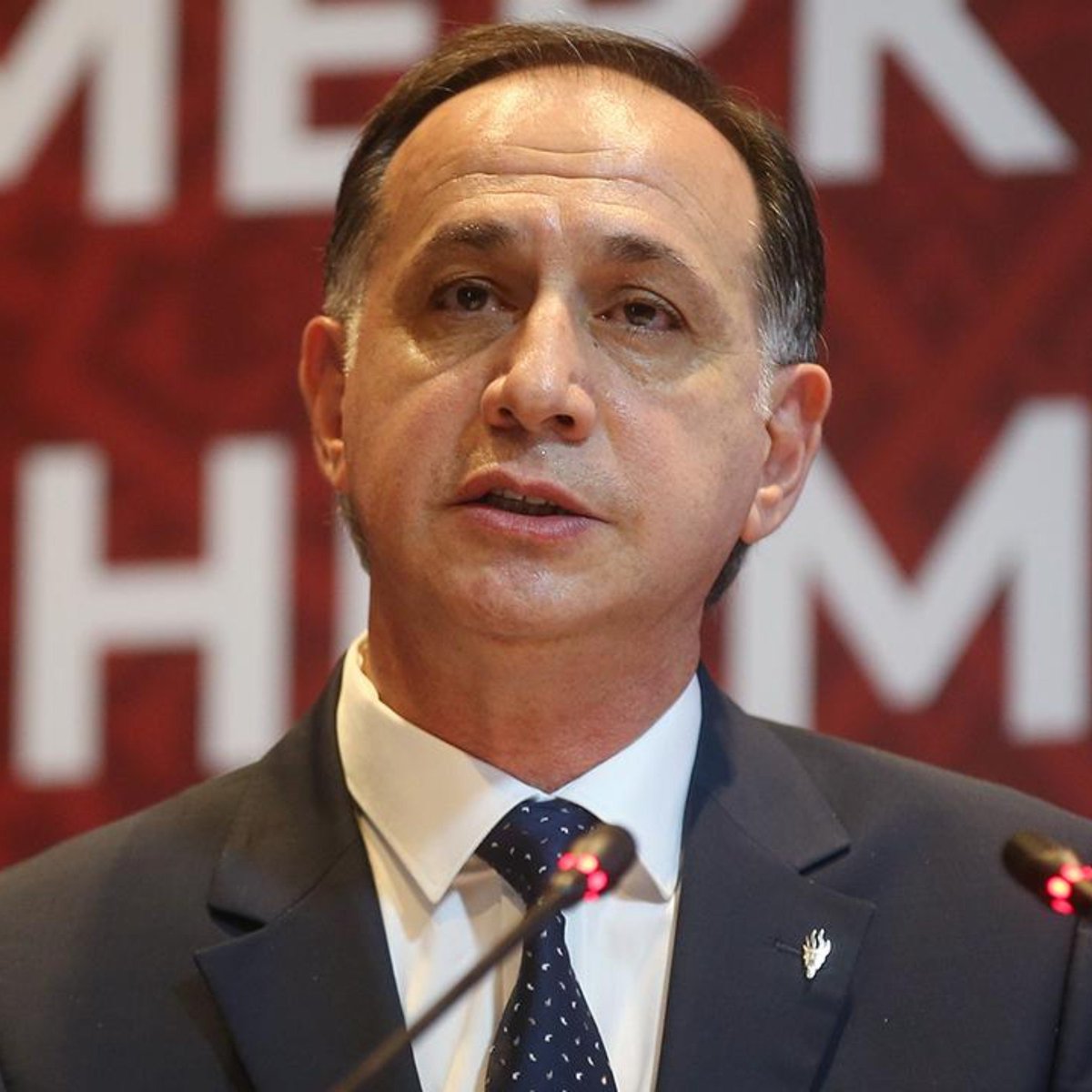 GazeteFont's tweet photo. Gözaltına alınan MHK Başkanı Ferhat Gündoğdu, emniyette telefonunu ve şifresini teslim etti.

(Çağdaş Evren Şenlik) https://t.co/ZI2mib7BrD