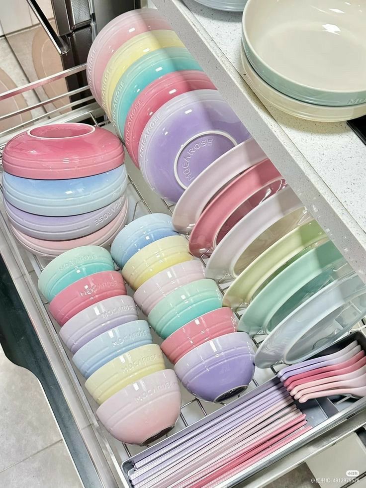 fairyprxncess's tweet photo. The prettiest le creuset collection https://t.co/0WuUtQQPL2