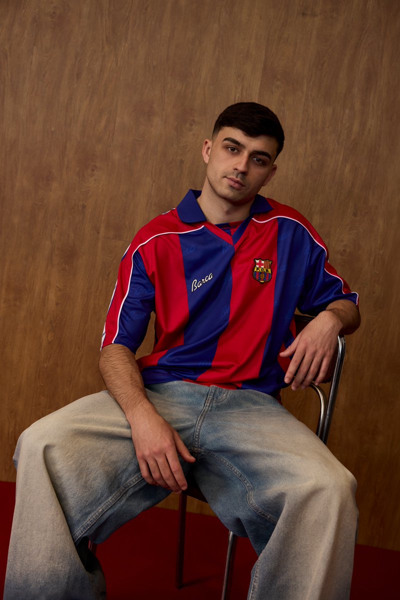 FCBarcelona_cat's tweet photo. La historia es porta. ✨

Nova col·lecció retro 1992/95 ja disponible a les Barça Botiga! 💙❤️

🛒 https://t.co/ZavRplSU0S https://t.co/DqY9Igulwy