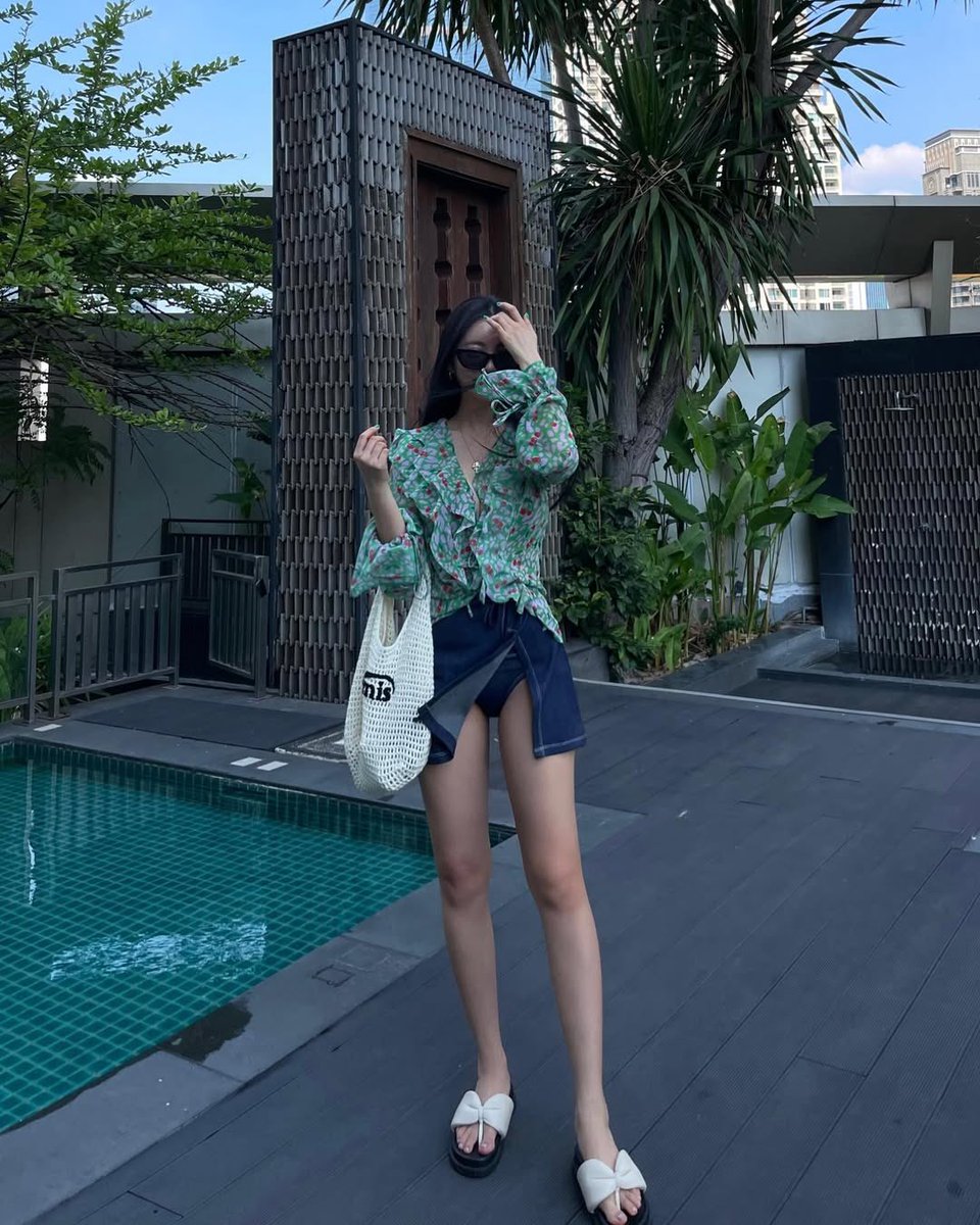 springtailes's tweet photo. It’s a pool tuesday! 🌷🤍 https://t.co/2ksrCrDXf5