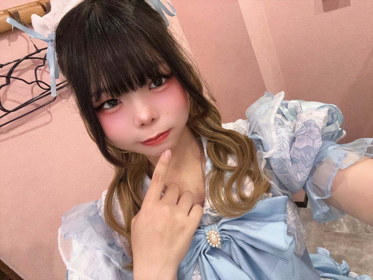 candy_konoha_'s tweet photo. ろぐいん!!

雨の日Day☔️

今日めちゃさむーーいね https://t.co/HQRpnecWIS