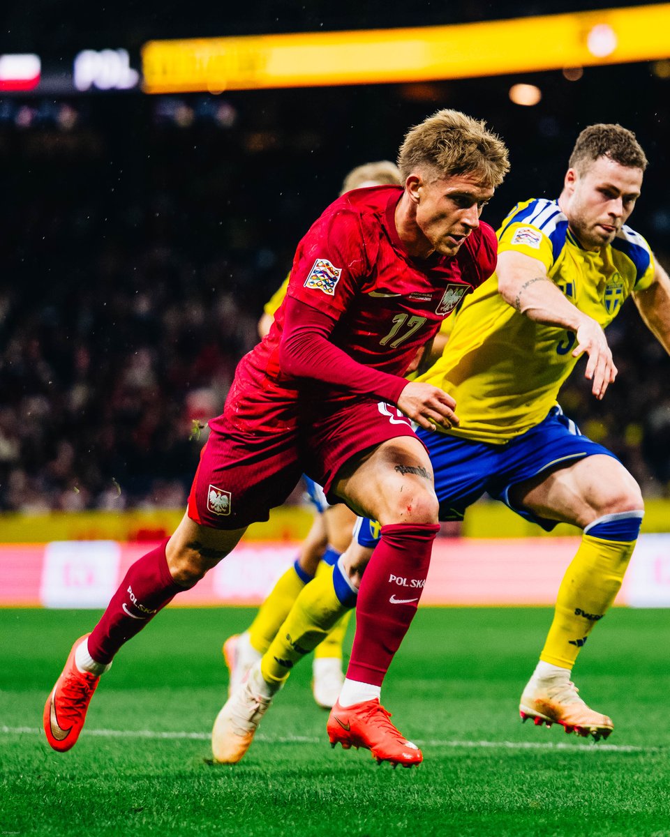 RCLens's tweet photo. De son côté, le piston Michał Skóraś - entré en jeu à la 74e minute - n'a pu empêcher la défaite de la Pologne 🇵🇱 en terres suédoises (3-1) dans le cadre d'une nouvelle journée de Ligue des Nations. 

🔜 🆚 🇷🇴 le 02/10

#FiersDEtreLensois https://t.co/PukmyQNawI