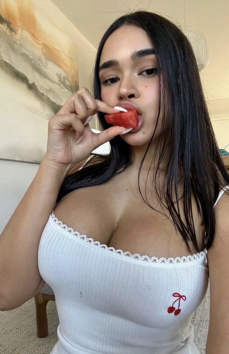 lelasohna8's tweet photo. want a bite? 🤭 https://t.co/UnEOqZ7bNv