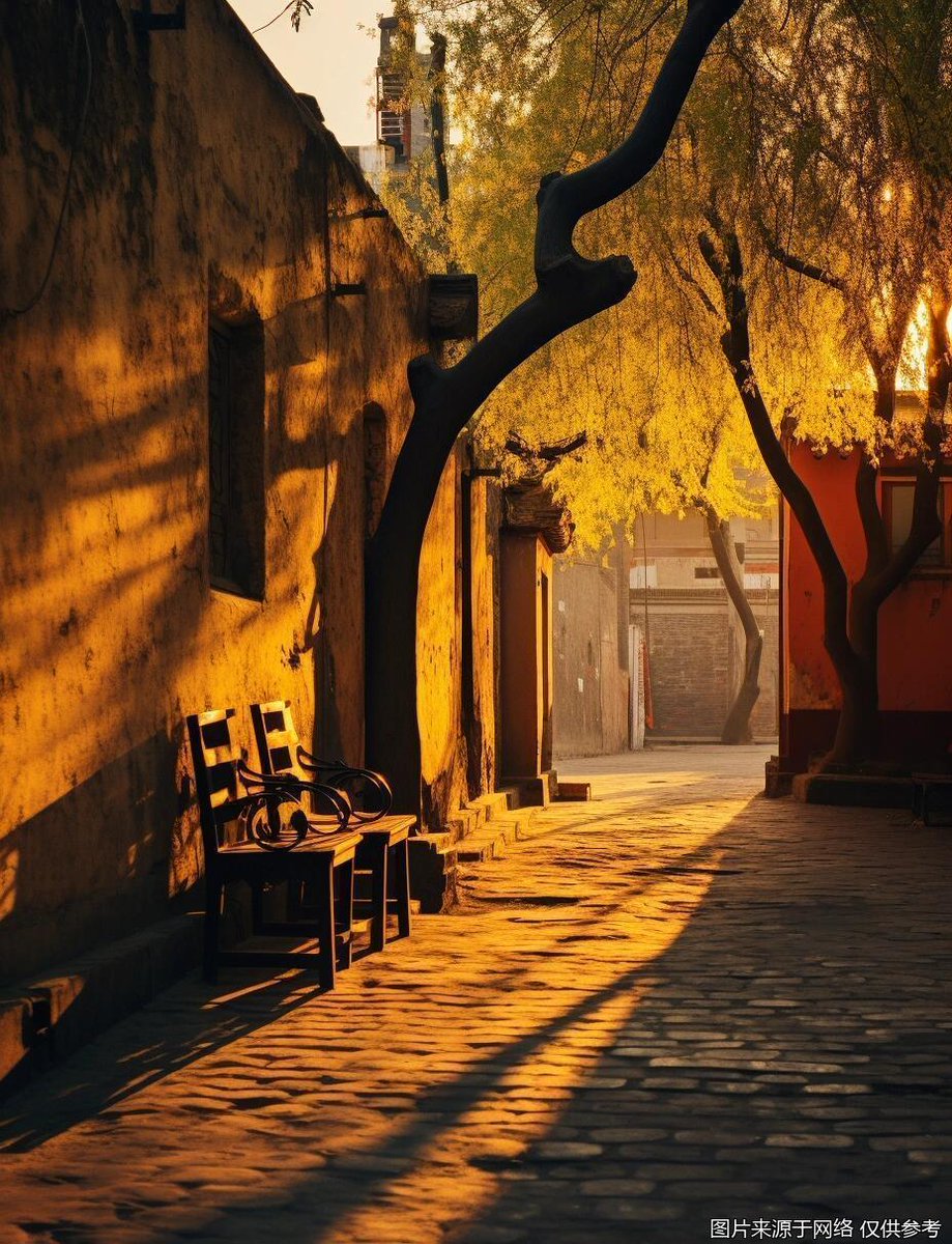 kenjuan734945's tweet photo. Sunlight filtering through old building awnings, catching the casual laugh of a pedestrian passing by — small, perfect street magic right here. https://t.co/REC9aNNRyV
