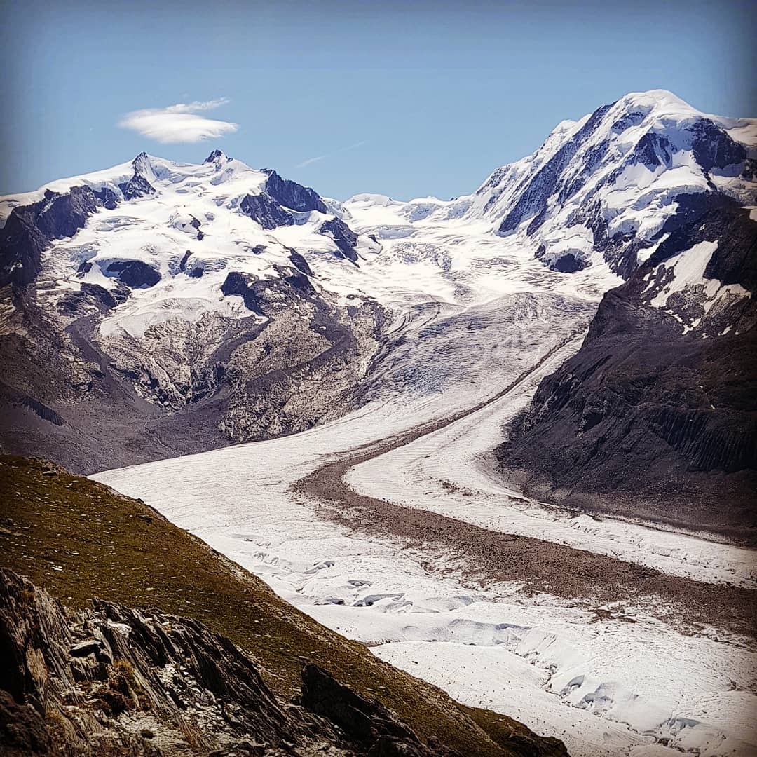 Danieldakk's tweet photo. #hiking @ its best #zermatt #wallis #valaiswallis #iloveswitzerland #beautifulswitzerland #beautifulmountains #whataview #swissalps #swissmountains #splendid_mountains #bergpic https://t.co/B0sL8zkM7f
