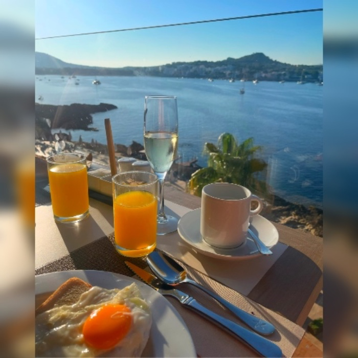 Funding_Fern's tweet photo. I just received Breakfast from Anonymous via Throne. Thank you! https://t.co/dFDARUlx9k #Wishlist #Throne https://t.co/zD5QPb5OrD