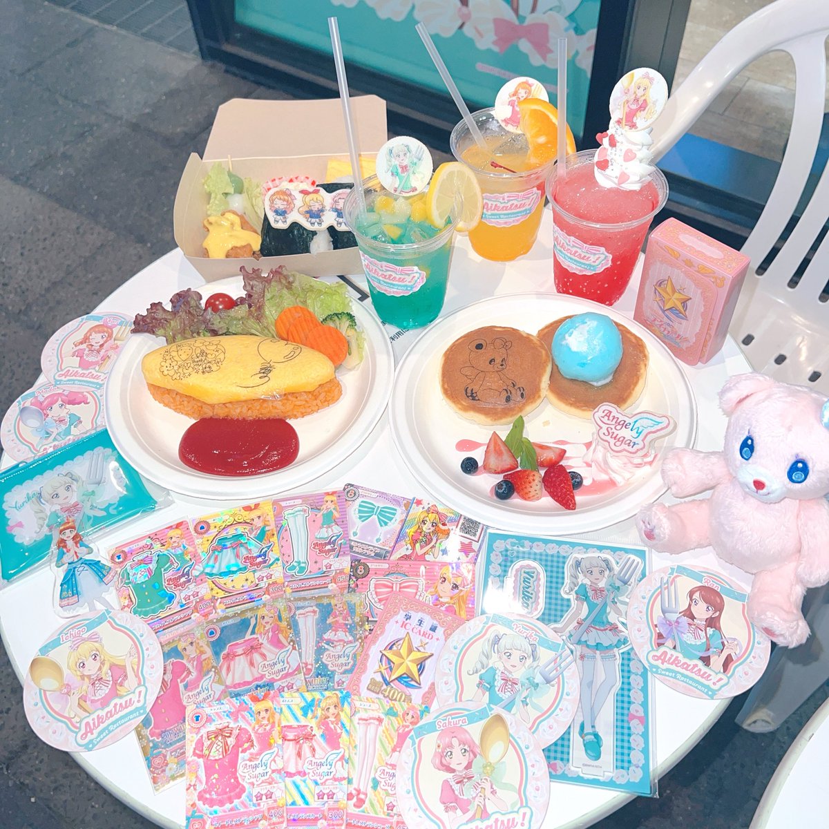 1K140's tweet photo. 今日は、ペンちゃんとアイカツ満喫デイ💖
まず、フレンズで大好きな舞花の曲をPRコーデでデュオしたよ〜⸜(*˙꒳˙*)⸝  ﾜｰｲ
そして、初めてのバンダイ本社に展示を見に行きました...豪華だった(  ᵒ̴̷͈ωᵒ̴̶̷͈ )✨️
最後に、コラボカフェも行ったよ！今回のイラストめちゃ可愛くて最高〜🥺🫶💘 https://t.co/QaAN1mz23n