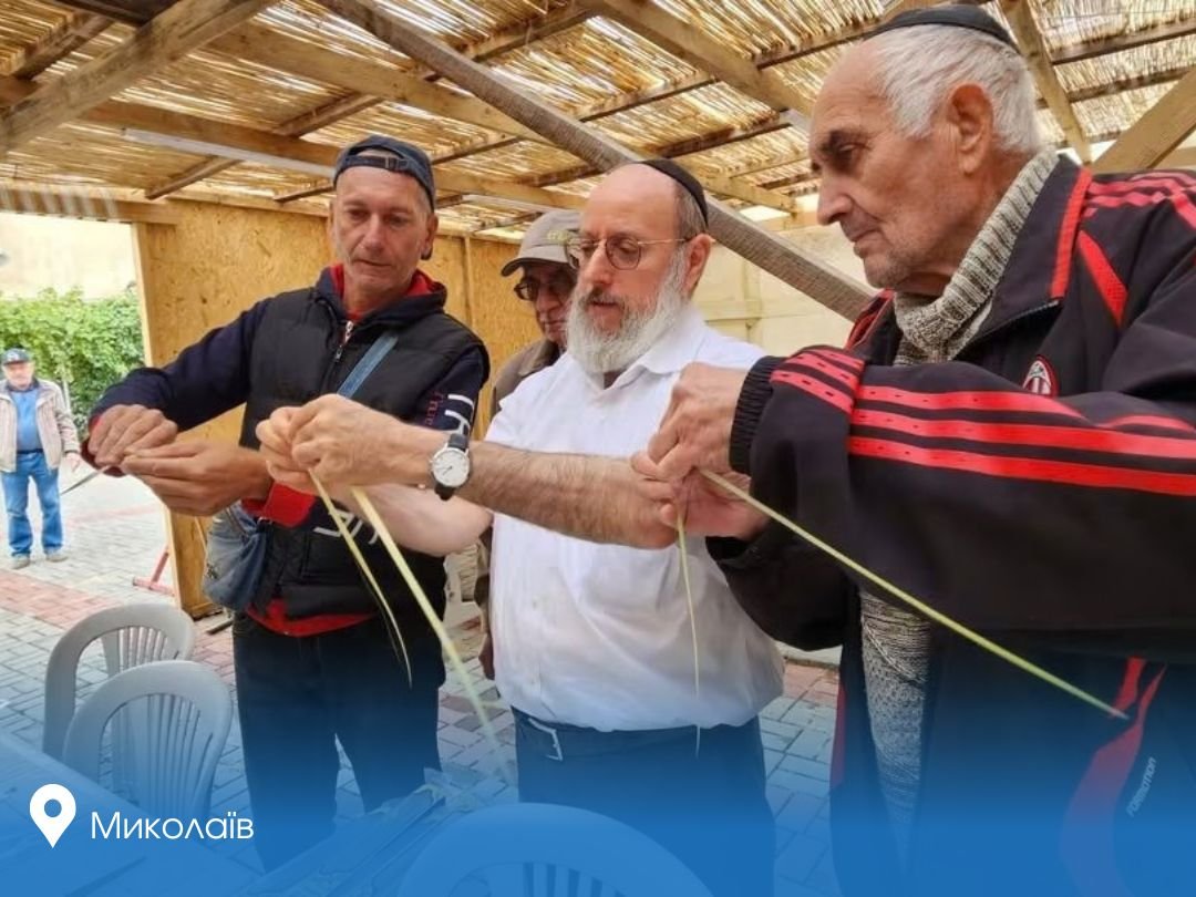 FJCU's tweet photo. 🌿 #Sukkot in Jewish Communities Across Ukraine

Jewish communities across Ukraine are celebrating Sukkot, one of the major festivals of the month of Tishrei. This year, it runs from the evening of 25 September until the evening of 2 October. https://t.co/JvASTVcIgY