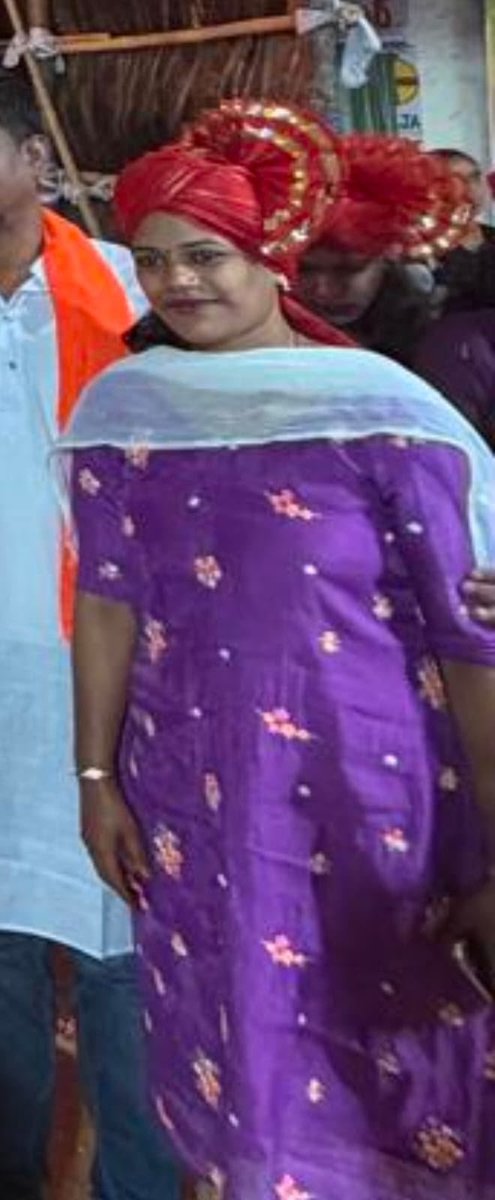 NewsMeter_In's tweet photo. #Hyderabad: 

Tragedy struck #Badangpet as a #woman riding a #scooty was #killed in a #roadaccident on Tuesday. 

Yenugu Prasanna Lakshmi of #Nadargul lost control after sudden braking, fell onto the road and was run over by a tractor. 

#Police are probing the incident using #CCTV footage.

More details are awaited.