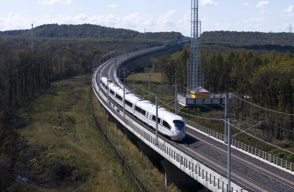 リヨンにて高速鉄道 France's First High-Speed Rail & Lyon's Unique