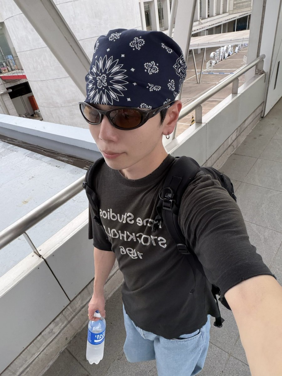 sssssuj_72's tweet photo. 最近よく聞かれるサングラスはこれ https://t.co/AtebOHfGEP
