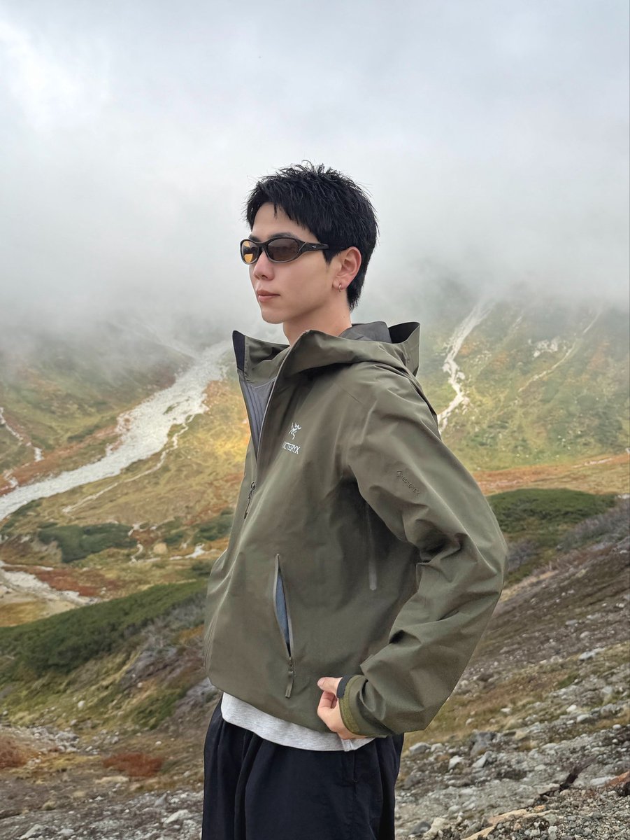 sssssuj_72's tweet photo. 最近よく聞かれるサングラスはこれ https://t.co/AtebOHfGEP