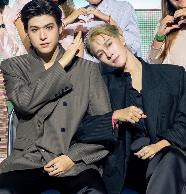nn3abi's tweet photo. กุรักท่าคล้องแขนของสกนนมาก แล้วม๊าเป็นคนควงป๊าอะ นึกออกปะ😭🙏🏻 https://t.co/YIoKIVKpvY