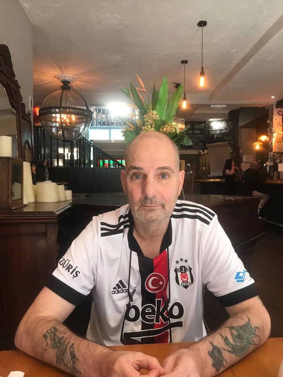 Anataeus's tweet photo. Sevgili Beşiktaş ailem,

Hemşerim ve renktaşımızı Danny’yi maalesef kaybettik. Cenaze bilgilerini aşağıda paylaşıyorum. Ailesi, cenazeye Beşiktaş atkısı ya da formasıyla gelinmesinden ve mümkünse tabutunun üzerine bir Beşiktaş atkısı bırakılmasından büyük mutluluk duyacaktır. İngiltere’de olan Beşiktaşlılara duyurulur.

Başımız sağolsun. Huzur içinde yat Danny Kartal 🦅

https://t.co/3KmO02jl0j