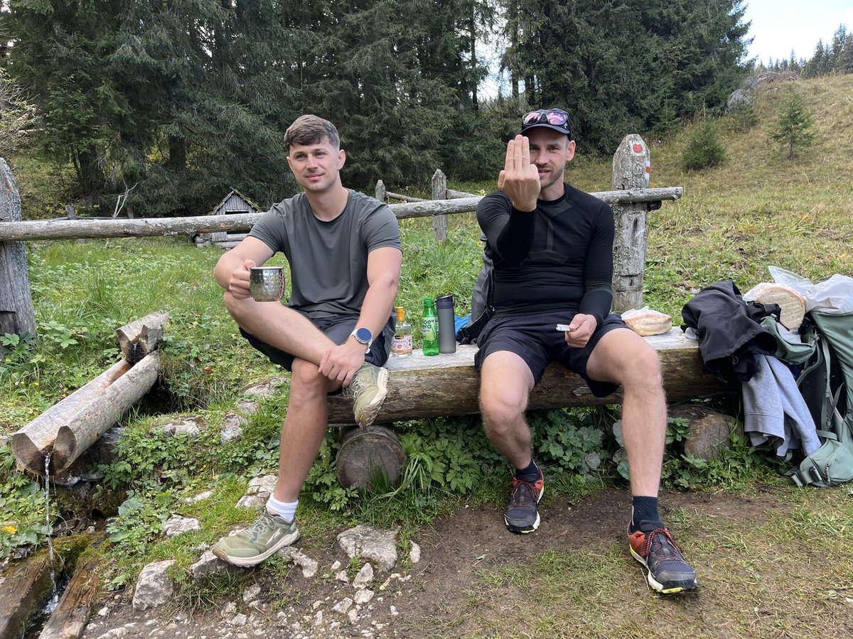 webekacko's tweet photo. …následne cez ďalšiu nádhernú poľanu #StudňaNaMuránskejPlanine až na nocľahovú romantiku #NižnáKľaková s večerným ohníkom povedľa útulne. https://t.co/0nt7gFFAP8