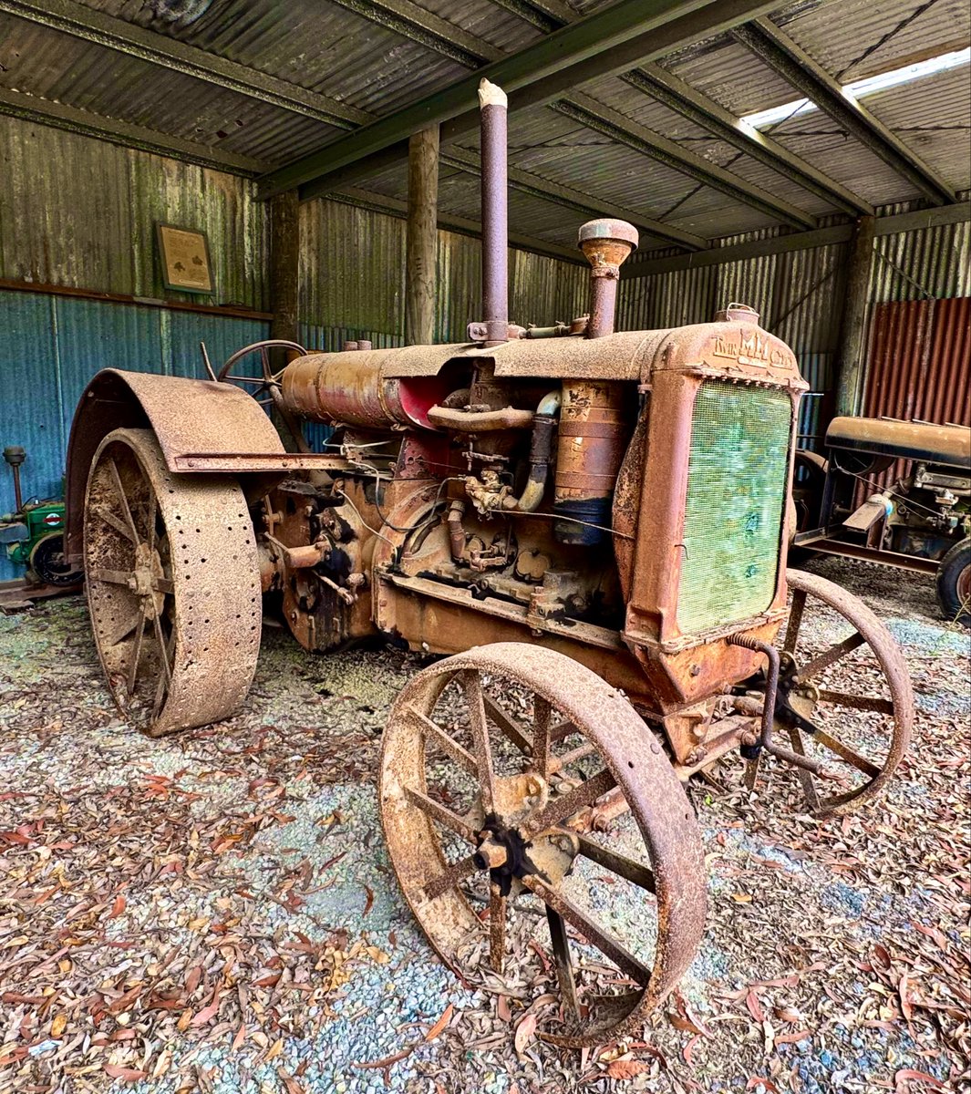 AttersonBarbara's tweet photo. #AlphabetChallenge #WeekMforMachinery
Minneapolis-Moline Twin City tractor holidaying in Australia ๐
Apparently, rubber tyres were optional! ๐ณ https://t.co/8ePy66qHZT