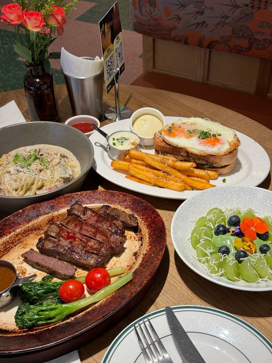 prex54649's tweet photo. This mushroom is super fresh! Let's make an appointment to try the steak set at that nice restaurant downtown, it's such a perfect dinner plan. https://t.co/JsVhv64BLD