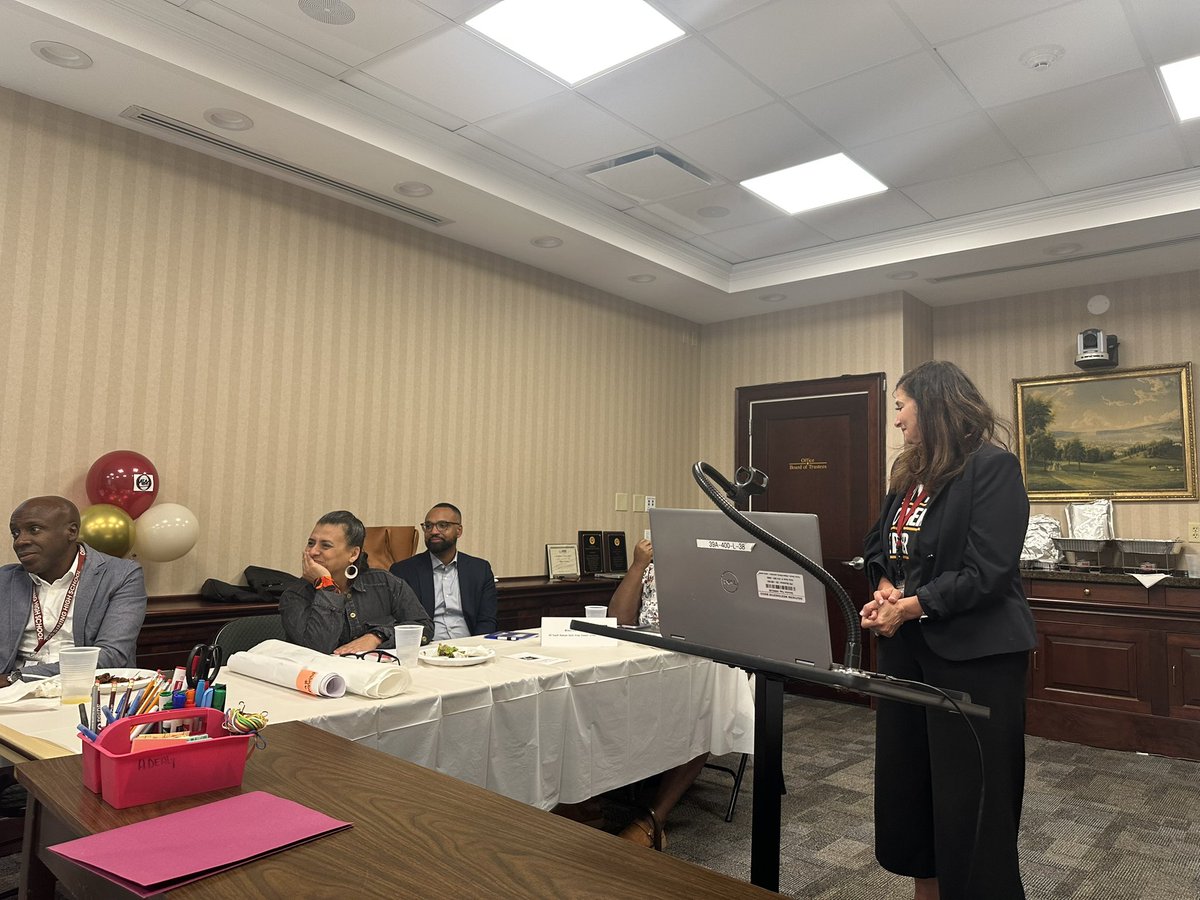mariaAmeyer03's tweet photo. “It takes a village!” @OssiningSchools understands the mission! Proud to be part of a collective that shows up, believes in, sees, and lifts up our amazing students. This is what community looks like. This is #MBK in action! #OssiningPride @Mary_FoxAlter @OHSPrin_Langley https://t.co/cI9ZarcuHQ