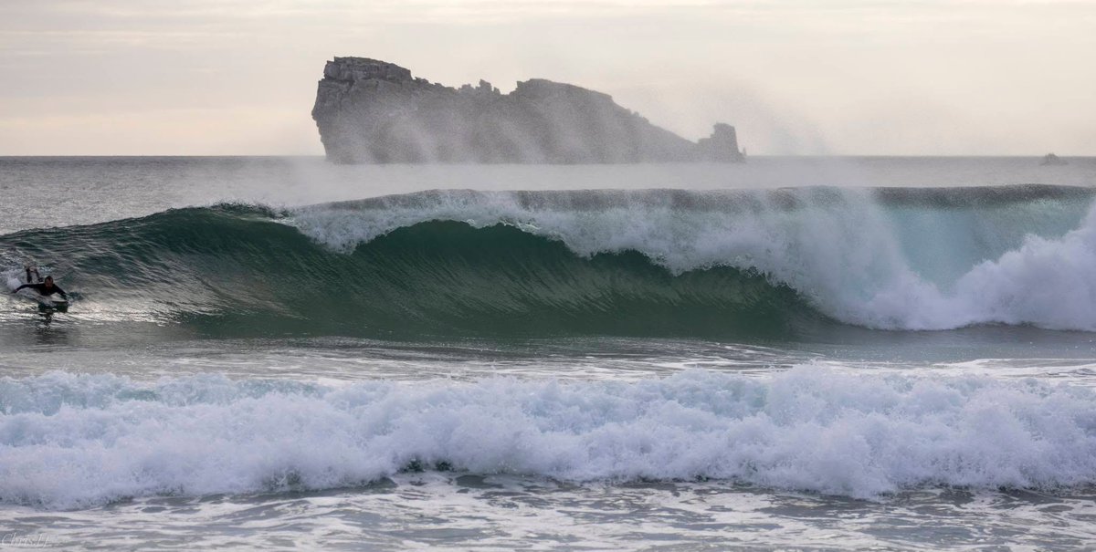 Temps_Breton's tweet photo. #Houle 🔄🌊 En lien avec un vaste système dépressionnaire à l'ouest de l'Irlande, une houle d'ouest parvient jusqu'au littoral ce mardi avec des vagues de 2 à 4 mètres sur les caps d'Iroise comme à Camaret-sur-Mer (29). Ce sont les premiers mouvements de la saison.
📸 Chris LF https://t.co/JfK43lBE4d
