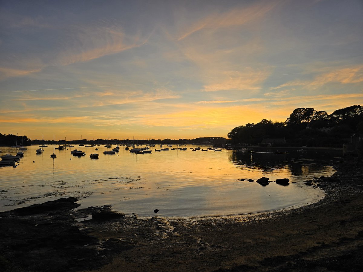 DuGolfe's tweet photo. Coucher de soleil 
Golfe du #Morbihan,  #Bretagne https://t.co/7ZriXLB1bn