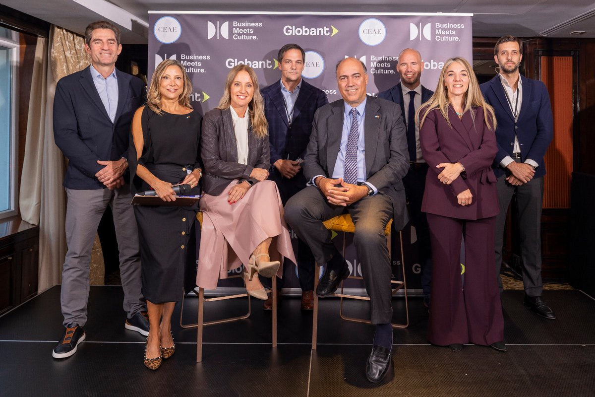 ARGenesp's tweet photo. 🇦🇷📈 Acompañamos el CEO Talk 2026 del CEAE, que reunió en Madrid al Embajador Wenceslao Bunge Saravia y a cuatro ejecutivos C-level argentinos. Un espacio para compartir experiencias sobre liderazgo, talento y los desafíos hacia 2027. 🇦🇷🤝🇪🇸 https://t.co/gSf8LG1RCi