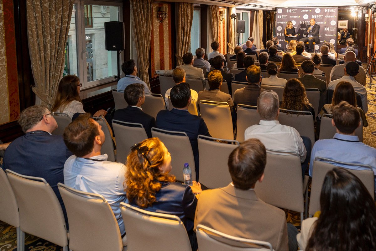 ARGenesp's tweet photo. 🇦🇷📈 Acompañamos el CEO Talk 2026 del CEAE, que reunió en Madrid al Embajador Wenceslao Bunge Saravia y a cuatro ejecutivos C-level argentinos. Un espacio para compartir experiencias sobre liderazgo, talento y los desafíos hacia 2027. 🇦🇷🤝🇪🇸 https://t.co/gSf8LG1RCi
