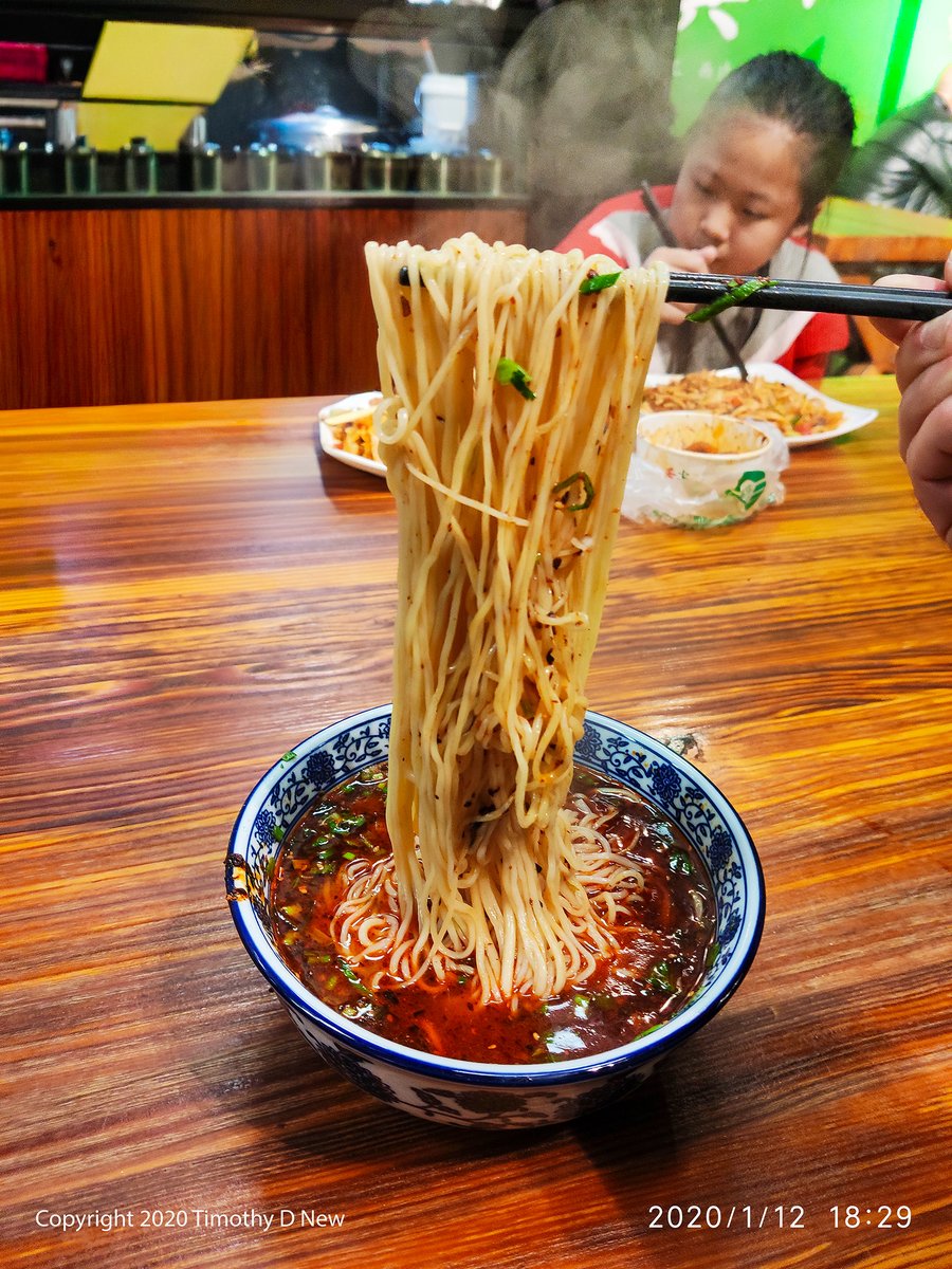 GUSTAVONETTOO's tweet photo. #PhotoduJour2026 - July 12, 2026 和朋友一起吃兰州拉面. Famous Lanzhou hand-pulled beef noodles from Gansu Province, China — steaming hot and full of flavor. January 2020. 🍜 🌶️ 🥵#LanzhouNoodles #LanzhouLamian #和朋友吃饭. #FoodWithFriends. #Gansu https://t.co/o5JoFRBwQi