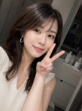 Scoops7181's tweet photo. DM送れる新規さんいますか？

ここで言えないｴﾁ動画を撮ってみたので、
素直に点数つけてほしいな…♡

こんなおばさんのでも見てくれるなら、
「動画」ってDMください🥺

もちろんタダなので、待ってます…💌 https://t.co/msYst9zEx1