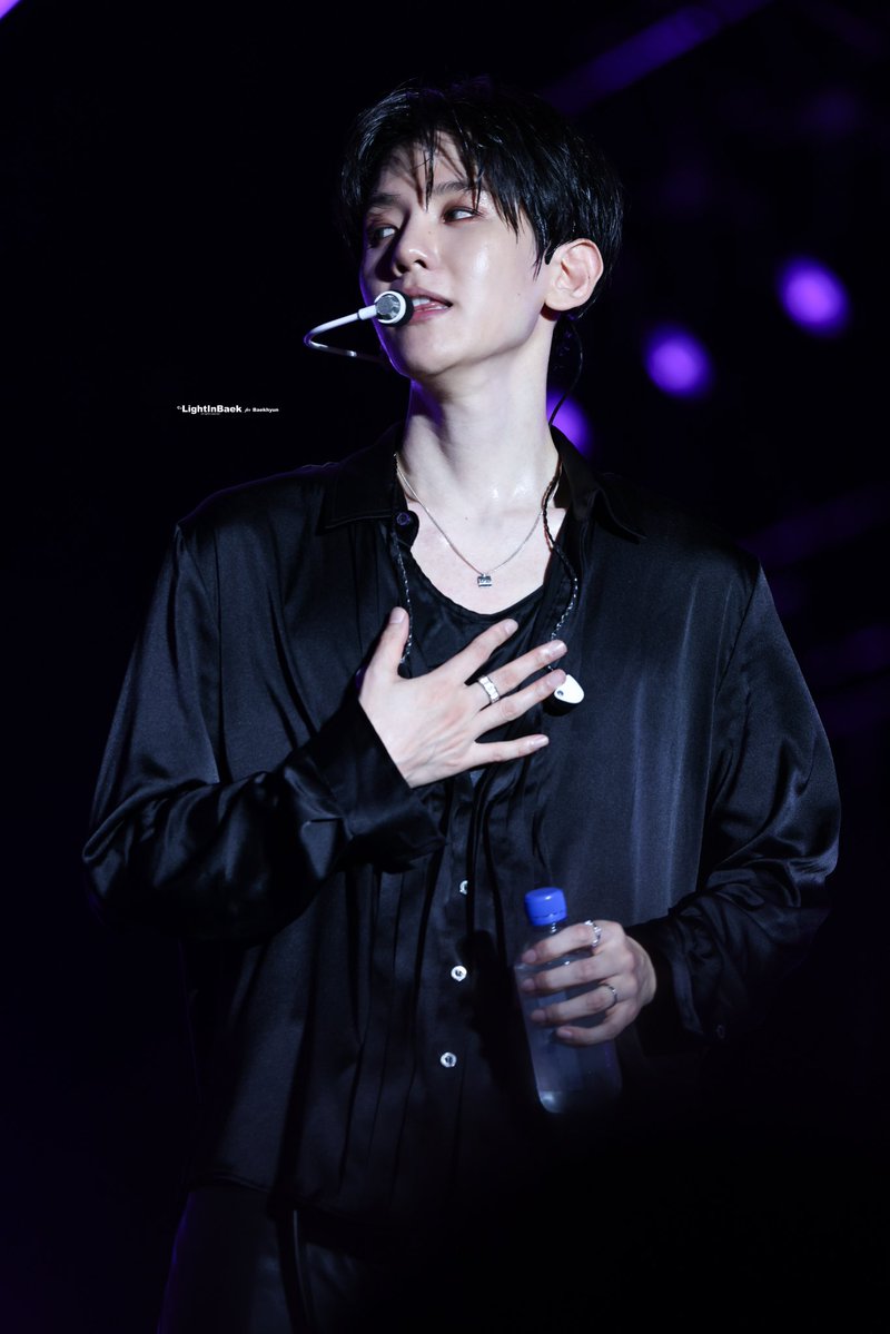 LightInBaek0506's tweet photo. 260927 KARZY Taipei

@B_hundred_Hyun @INB100_official 
#BAEKHYUN #백현 #변백현 #ベッキョン https://t.co/b7J15fivRq