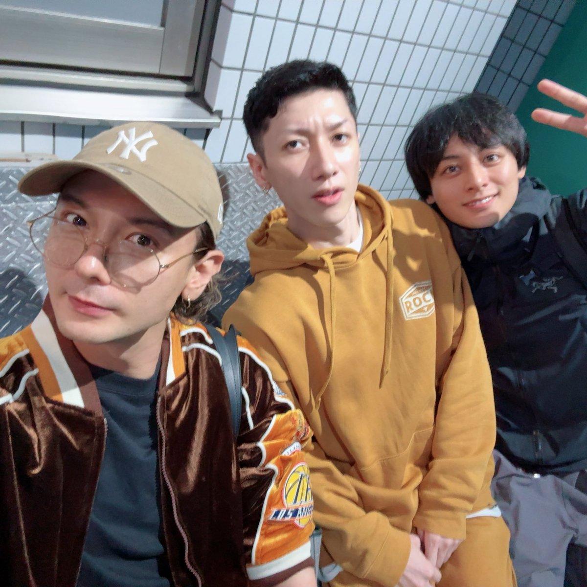 Ray_FJT's tweet photo. #じゅじゅステ 
ミザンス一日目のお稽古終了！
いやぁーやはり皆で創るのは楽しい。
あ！今日は写真を撮ったので。
久々に会ったら名前が変わってた…w
宿儺役の角度と、
ななみん役のゆーたと♪
さてさて、この後はあの作品が完成したので、
その試写へ。そう。ギャバいはず！
#fujitaray #dustz https://t.co/wPSCCWEQOG