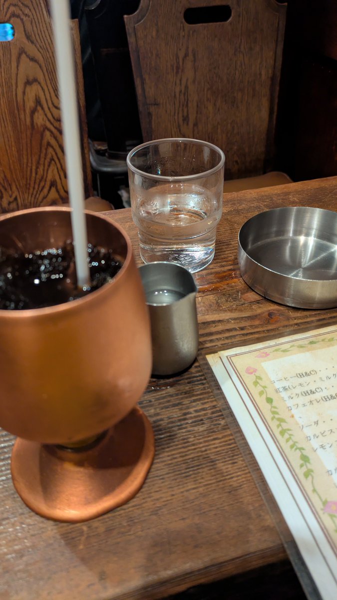 rrun_marisan's tweet photo. 雨の日の大阪ツアー。7歳と9歳の女の子とご夫婦。コースはお任せ。悩ましいよー。
大阪城はロードトレインを使用。ジョーテラスの千房でお好み焼き。アメリカ村でミニピッグカフェ。まぁまぁ受けたか？最後は道具屋筋と黒門。
終了後難波ウォークの喫茶店。値段が昭和！ https://t.co/dPypRxzxb5