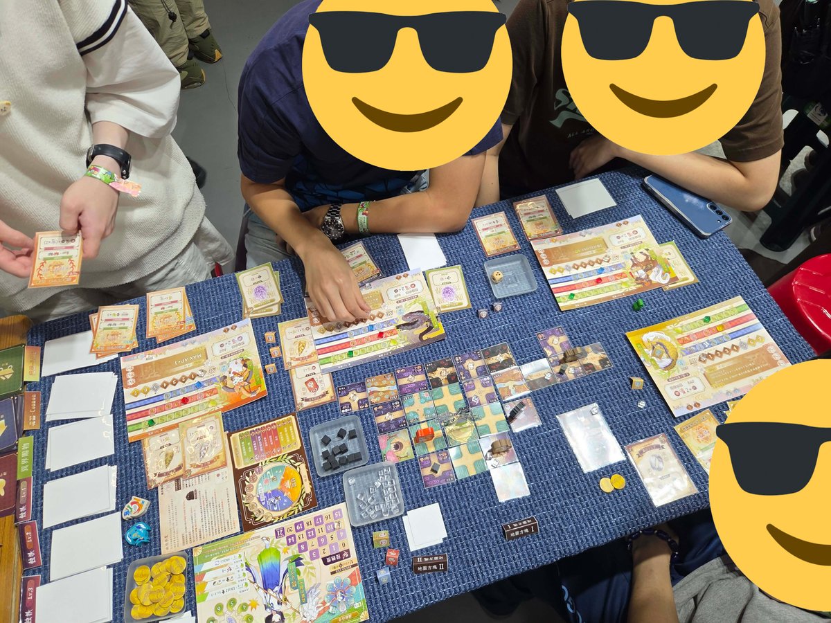linernote000's tweet photo. #TOBE 2026お疲れ様でした!
ブースにお越しいただき、たくさん遊んでくださってありがとうございました!
来月の #ゲムマ2026秋 への参加は見送りとなりますが、
初版完売した「ラビットピア」も新版としてリメイクを検討中です!
新作とあわせて2027年のゲムマ春にリリース予定ですので、
どうぞお楽しみに!
新作「サイレントフォレスト」は、
弊サークルの人気作「ワイルドハントフェス」以来となる共闘RPGです。
これまでの制作経験を活かし、再びこのテーマに挑んでいます。
システム面はマップ探索や成長要素などを盛り込み、
プレイ時間は2時間ほどのゲームになる予定です。
ソロでも多人数プレイでも楽しく遊んでいただけるよう、
引き続きゲームバランスの調整に励みます!
#Taipei #ボドゲ