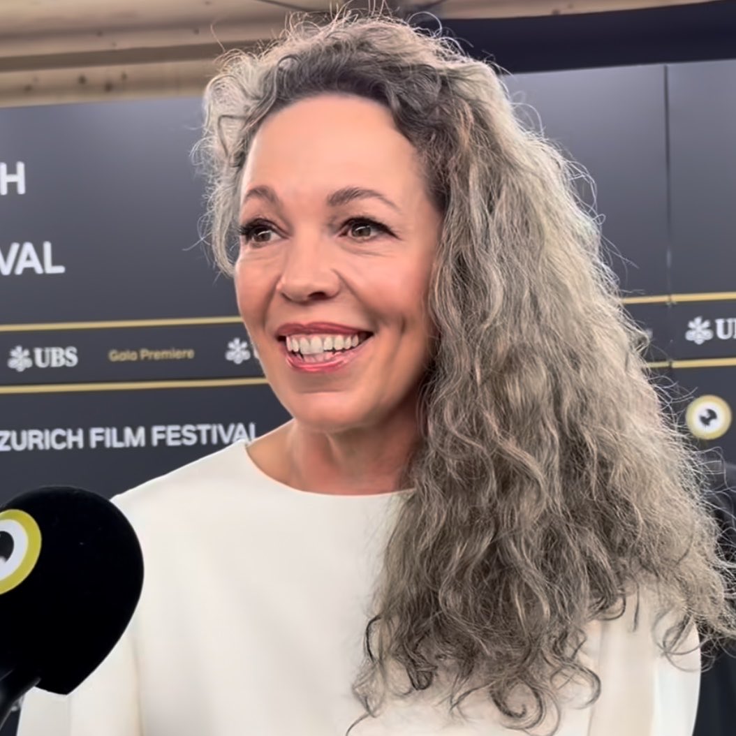 milfsandraoh's tweet photo. OLIVIA AND HER GORGEOUS HAIR https://t.co/PBtjXkavBi