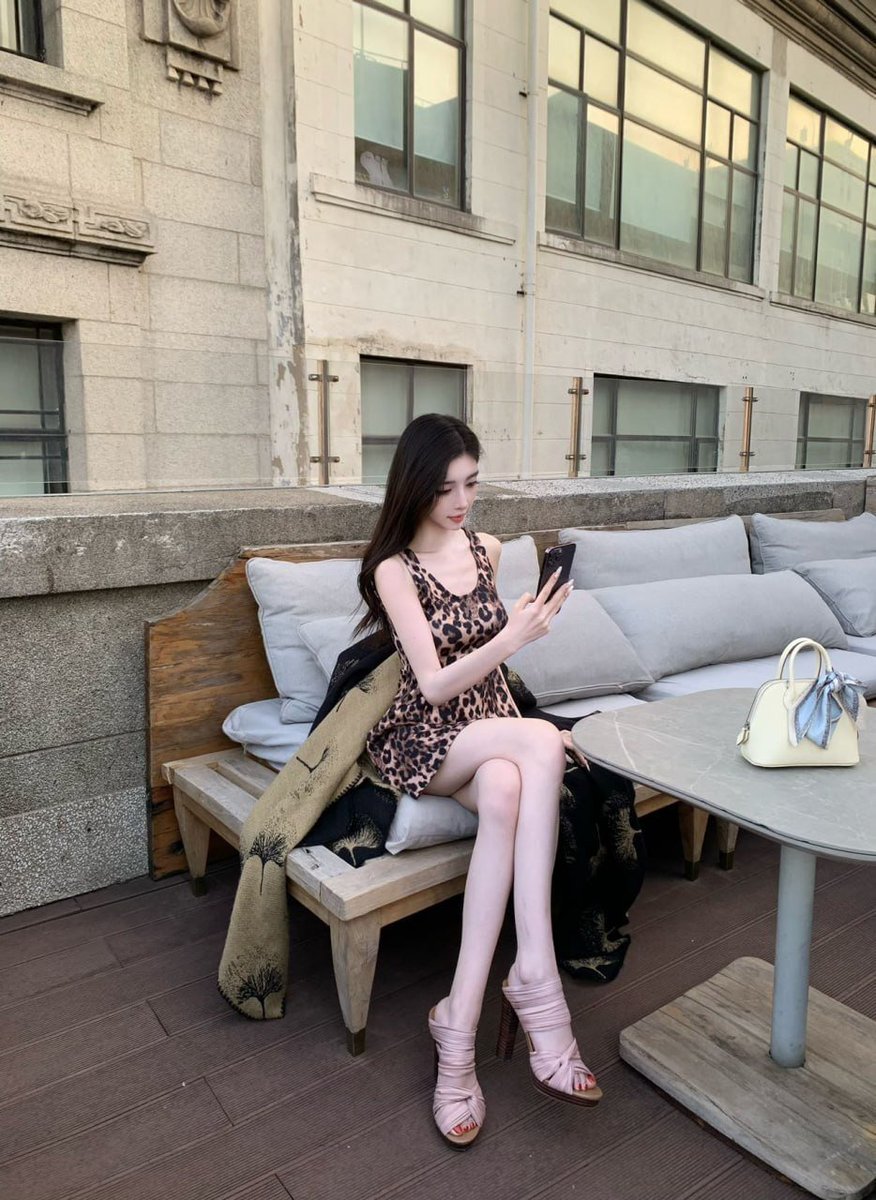 KTMeSM1's tweet photo. 年龄:22
身高:  163͏⁠​
体重:  45kg⁠‍
罩杯:  b‌‌
皮肤白颜值高身材比例好,爱跳舞柔韧性强，清纯甜美性格大方 可约 https://t.co/zO36InDJ7Q