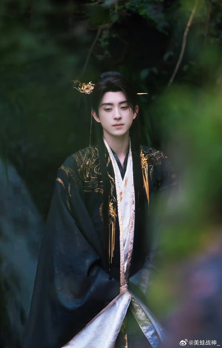 Suttilux_May's tweet photo. หล่อชั้นสูง หล่อแบบไร้กิเลสปราศจากเวรกรรม หล่อเหมือนบำเพ็ญเพียรมาหมื่นปี หมื่นๆปี 😍✨
#อ๋าวรุ่ยเผิง #AoRuipeng
#ToDefytheStars #错世录
#ผิดชาติผิดภพหวนรักจอมมาร https://t.co/3jBhXT7eJn