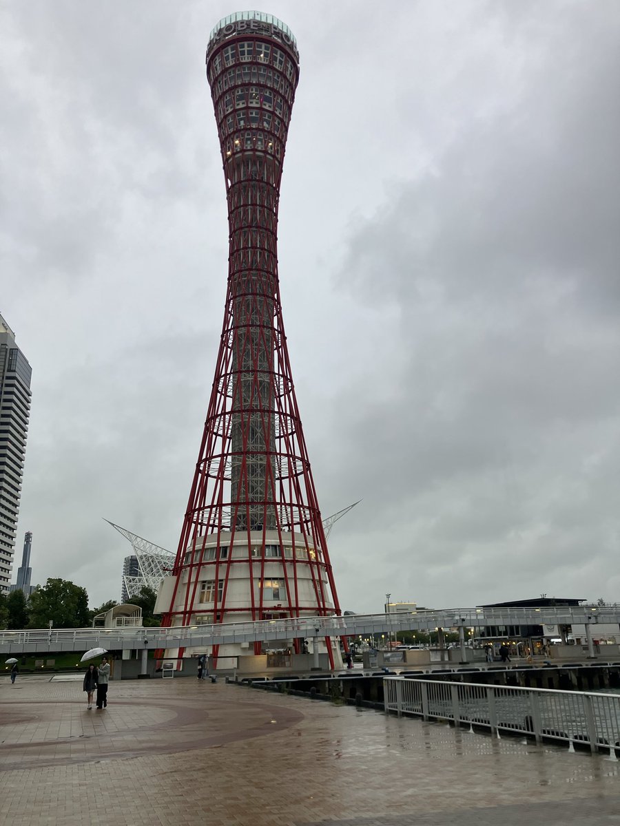 northdragonwww's tweet photo. 今日の神戸はあいにくの雨☔
けど、サカナクションの力で雨も吹き飛ばしてくれるやろうし、帰りは傘要らんな。
#サカナクション　#透明ツアー　#ジーライオンアリーナ神戸  #Ame https://t.co/3xdhpME1um