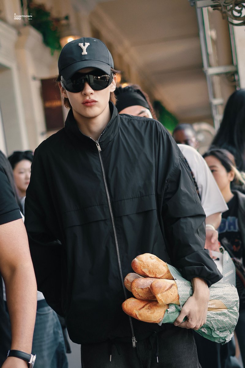 ACOUNTDOWN321's tweet photo. 260929

#ANTON #앤톤 #찬영 #RIIZE #라이즈 #ANTONxSaintLaurent https://t.co/Sq8tXfq8nq