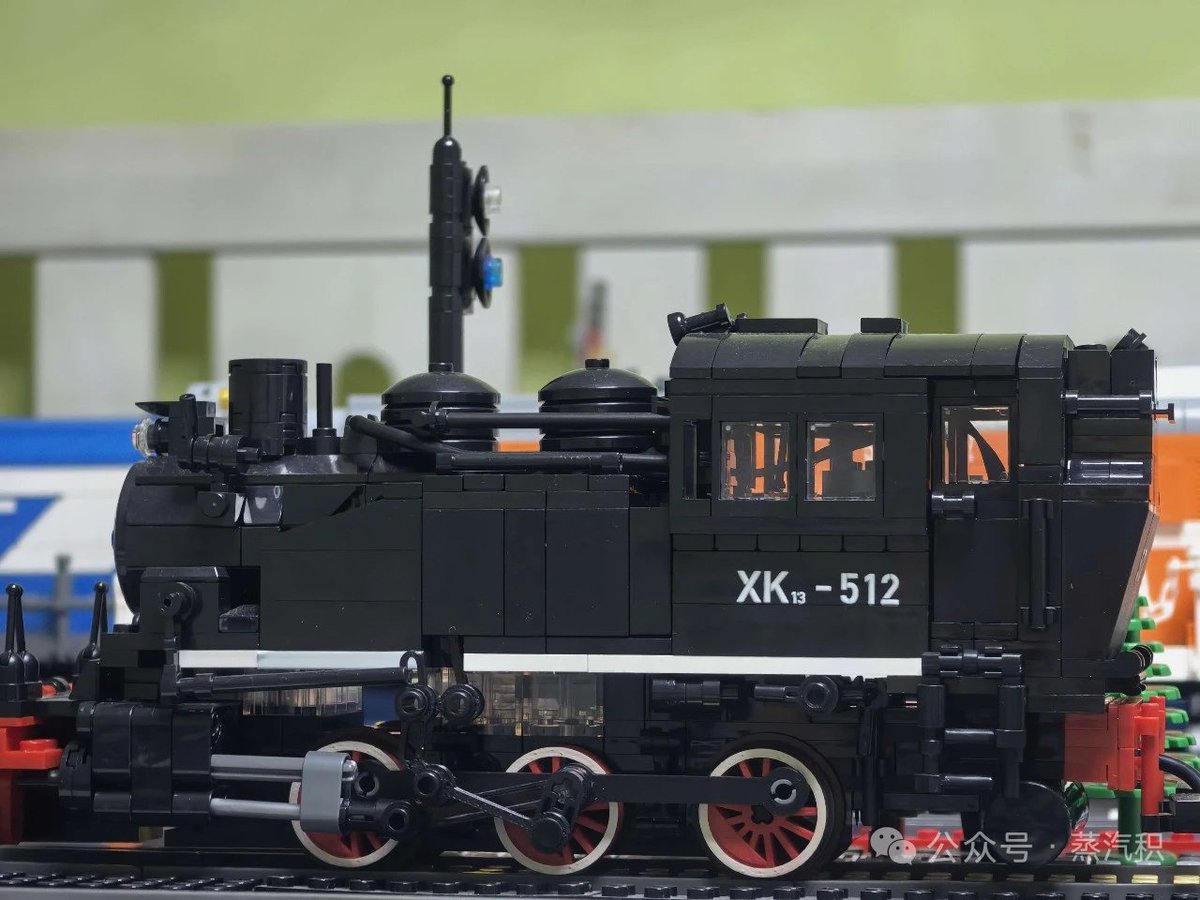 ziyu_zhang51054's tweet photo. China Railways XK13 steam locomotive, recreated in LEGO by BEENO.
Based on the Polish T3A type, this compact tank locomotive is captured with its distinctive industrial proportions and detailed running gear.
 #LEGOTrain #BrickTrain #SteamLocomotive #ChinaRailway  #TankLocomotive https://t.co/KlFWQ9MZxK