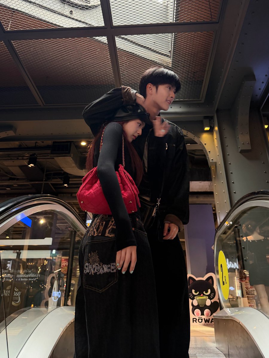 pmymale's tweet photo. มามี้มิงค์ลงรูปคู่ชิกิต้ากับคอปเปอร์ พี่น้อง 2 C ดูอบอุ่นจังเลย 💘

#CHIQUITA #COPPERdechawat #BABYMONSTER https://t.co/YqiDqPP4Lf