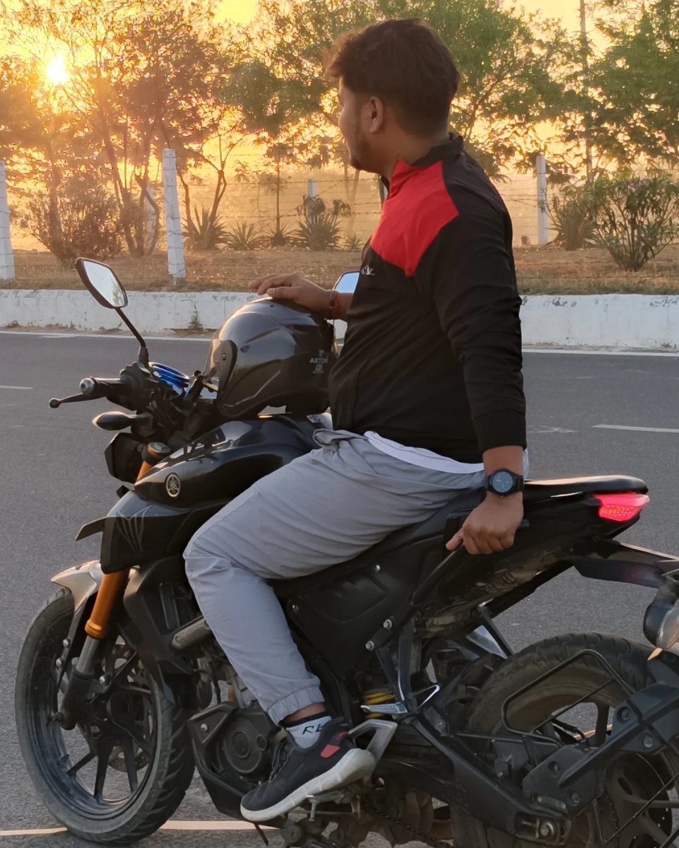 leochiklirow's tweet photo. Nothing like an active day to keep the energy flowing! 🚴‍♂️🏏 #feelinggreattoday https://t.co/msV3A0FwXY