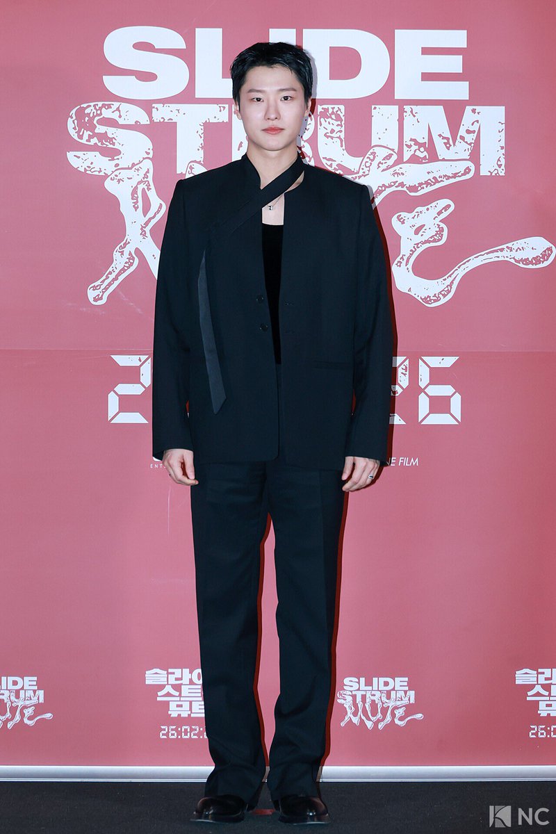w8dz5's tweet photo. 웃음을 참을 수 X https://t.co/bKRFYUKb6M